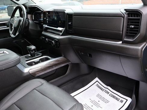Used 2022 Chevrolet Silverado 1500 LTZ w/ LTZ Premium Package AWD/4WD image 13