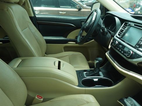 Used 2015 Toyota Highlander Limited FWD image 8