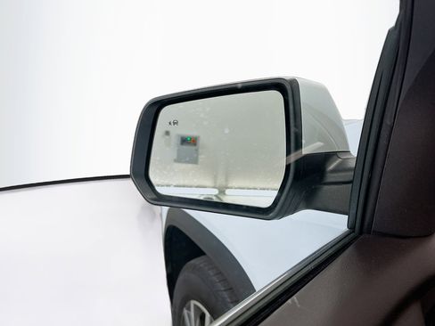 Used 2023 GMC Acadia SLE w/ Driver Convenience Package image 16