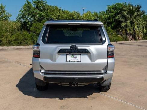 Certified 2022 Toyota 4Runner TRD Off-Road Premium AWD/4WD image 4