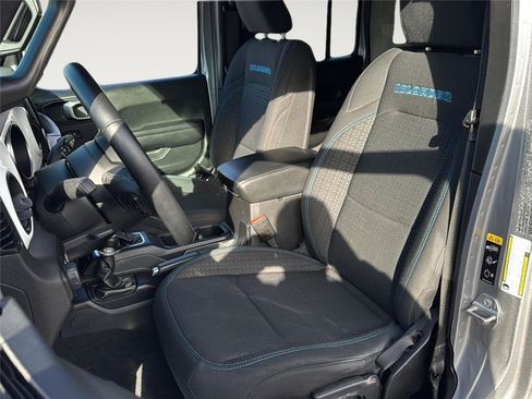 Used 2021 Jeep Wrangler Unlimited Islander image 16