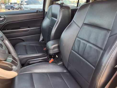 Used 2017 Jeep Patriot High Altitude FWD image 3