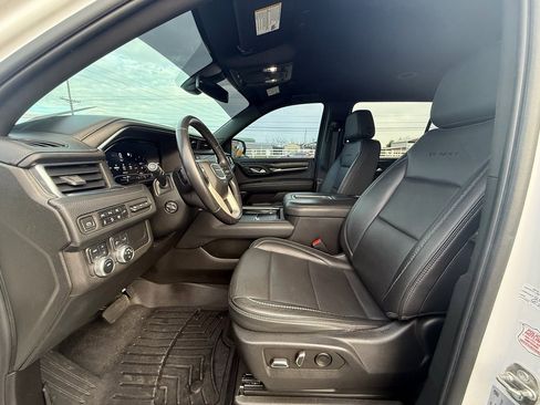 Used 2022 GMC Yukon XL Denali image 12
