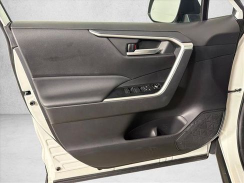 Used 2025 Toyota RAV4 XLE FWD image 10