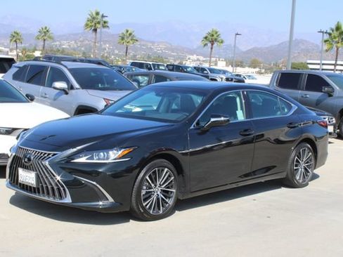 Certified 2025 Lexus ES 350 w/ Premium Package FWD image 3