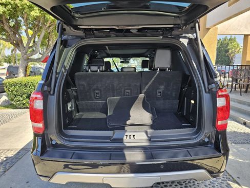 Used 2020 Ford Expedition XLT image 32