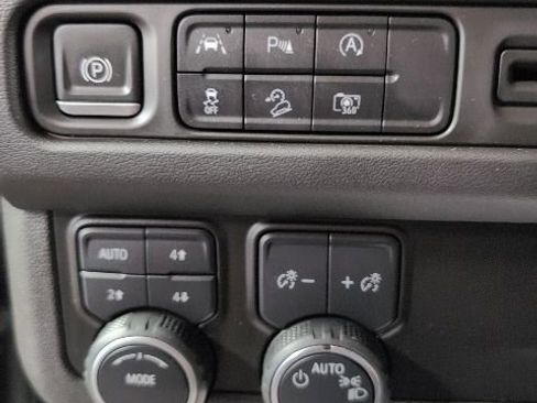 Used 2023 Chevrolet Tahoe Z71 image 12