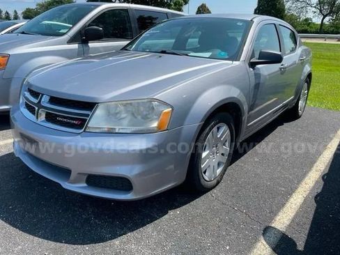 Used 2013 Dodge Avenger SE FWD image 3