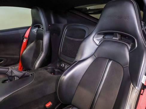 Used 2016 Dodge Viper ACR w/ Exterior Carbon Fiber Package RWD image 30