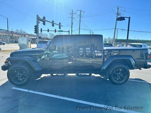 Used 2022 Jeep Gladiator Sport image 8