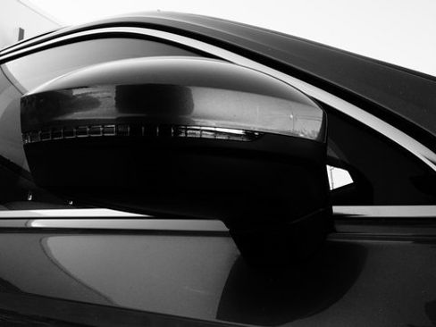 Certified 2021 Volkswagen Tiguan SE w/ Panoramic Sunroof Package image 91