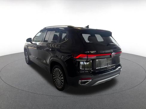 Used 2025 Volkswagen Taos SE FWD image 10