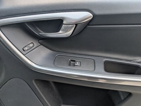 Used 2016 Volvo XC60 T5 w/ Proximity Package FWD image 22