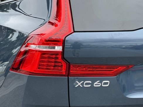Certified 2025 Volvo XC60 B5 Core AWD/4WD image 32