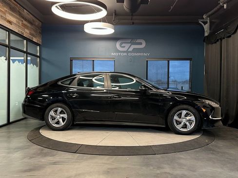 Used 2023 Hyundai Sonata SE FWD image 2