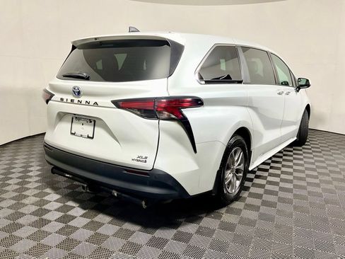 Used 2022 Toyota Sienna XLE FWD image 17