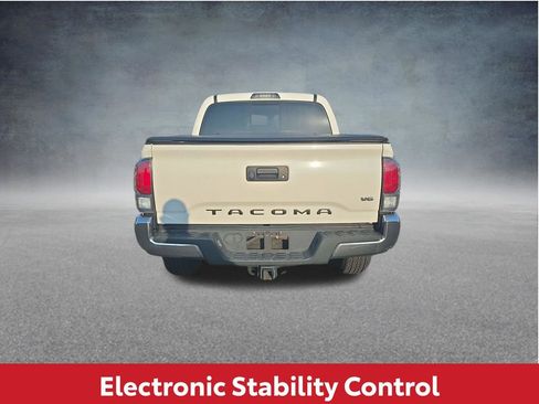 Used 2020 Toyota Tacoma TRD Off-Road AWD/4WD image 9