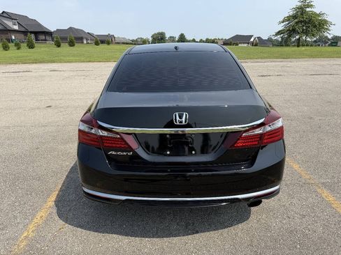 Used 2017 Honda Accord EX image 6