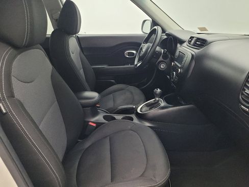 Used 2017 Kia Soul + image 21