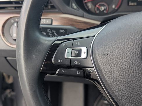 Used 2022 Volkswagen Passat 2.0T image 19