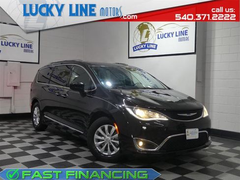 Used 2018 Chrysler Pacifica Touring-L Plus FWD image 1