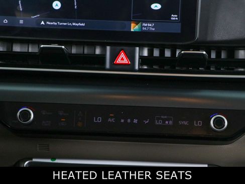 Used 2025 Kia Carnival FWD image 20