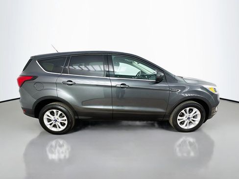 Used 2019 Ford Escape SE image 9