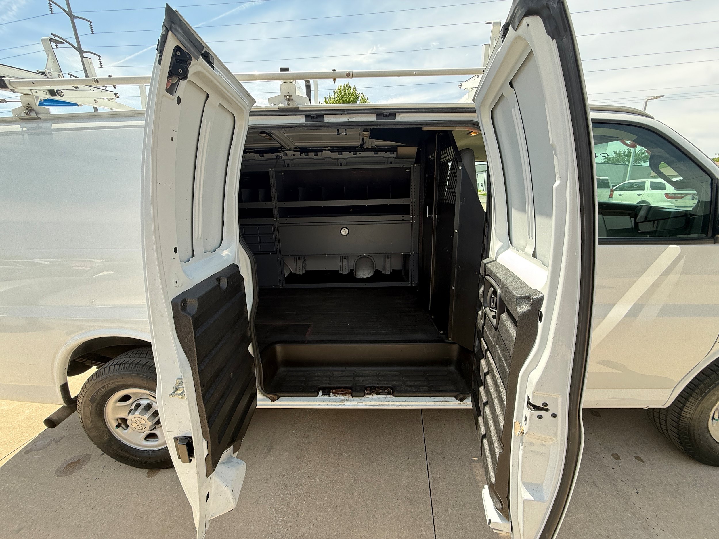 Used 2019 Chevrolet Express 3500 w/ Driver Convenience Package RWD image 5