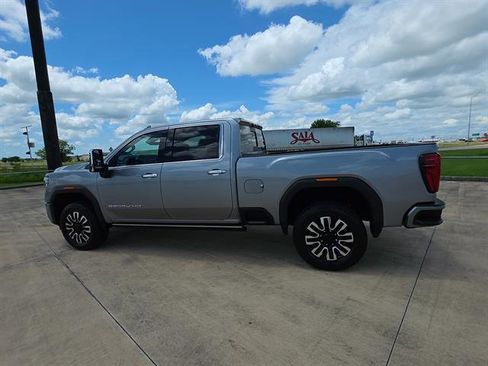 Used 2024 GMC Sierra 2500 Denali Ultimate AWD/4WD image 8
