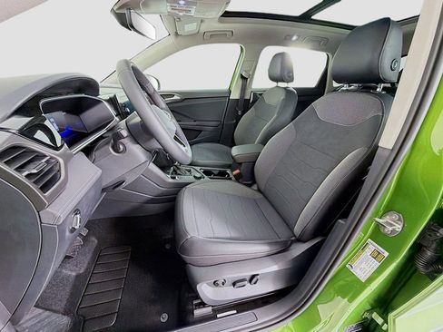 New 2026 Volkswagen Taos SE image 21