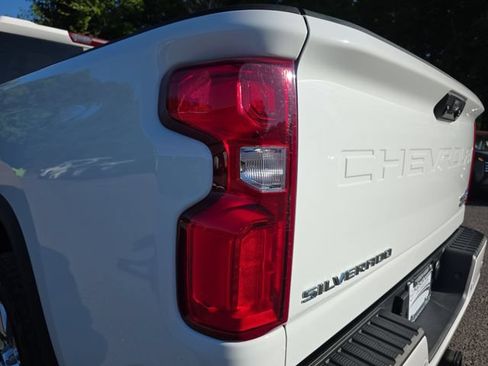 Used 2024 Chevrolet Silverado 2500 High Country w/ High Country Premium Package AWD/4WD image 17