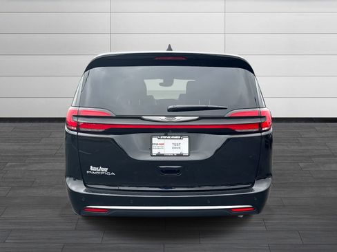 New 2025 Chrysler Pacifica Select FWD image 5
