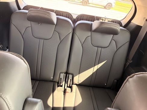 Used 2022 Kia Sorento EX w/ Panoramic Sunroof Package FWD image 12