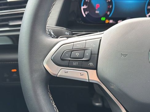 Used 2024 Volkswagen Atlas Cross Sport SE FWD image 25