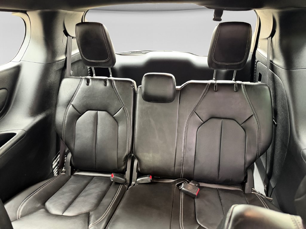 Used 2025 Chrysler Pacifica Select FWD image 25