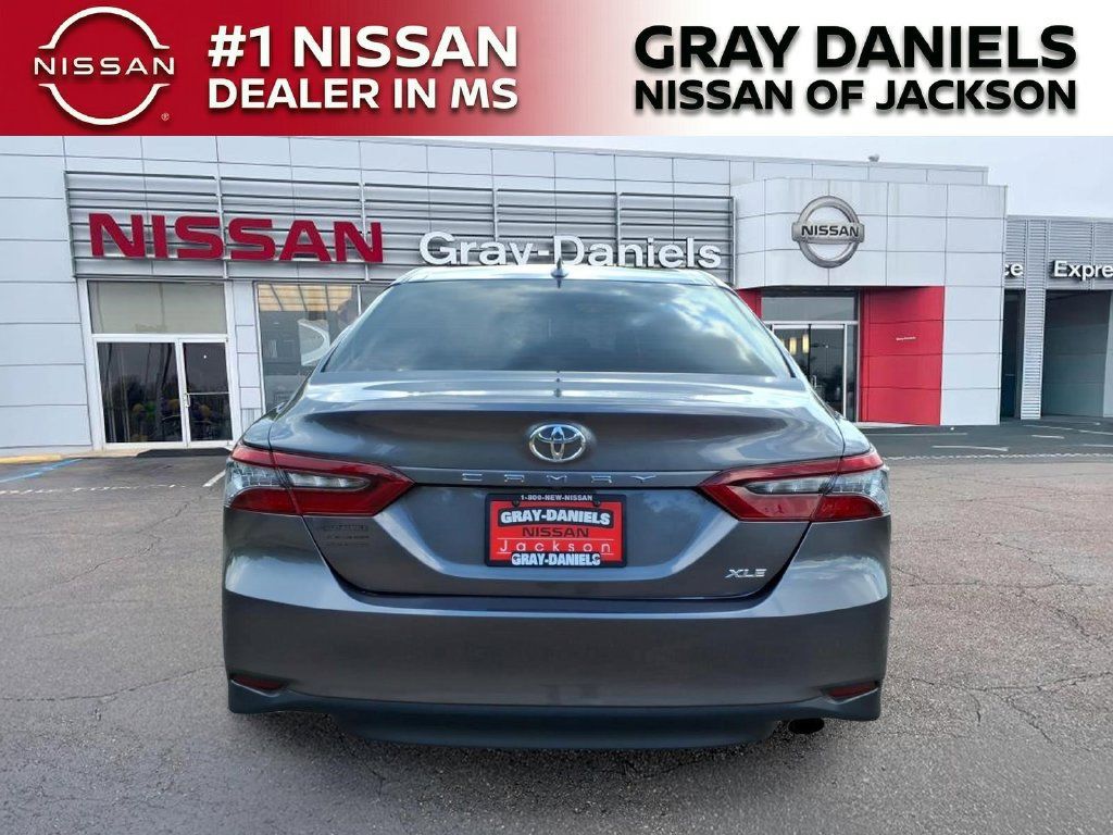 Used 2022 Toyota Camry XLE FWD image 6
