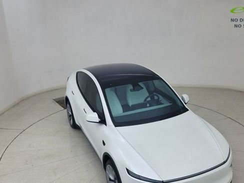 Used 2026 Tesla Model Y Long Range RWD image 74