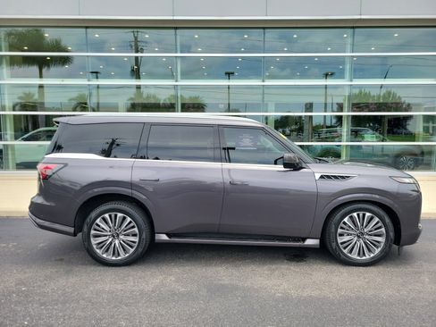 Certified 2025 INFINITI QX80 Luxe AWD/4WD image 3