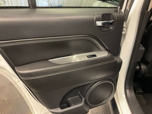 Used 2016 Jeep Compass Latitude AWD/4WD image 29