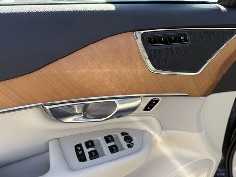 Certified 2022 Volvo XC90 T6 Momentum w/ Climate Package image 19