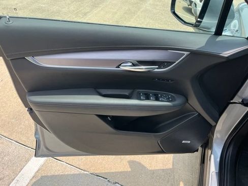 Used 2025 Cadillac XT6 Luxury FWD image 12