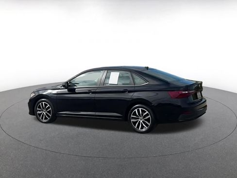 Used 2025 Volkswagen Jetta SE image 15