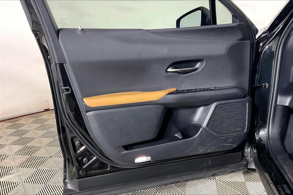 Used 2024 Lexus UX 250h FWD w/ Premium Package image 22