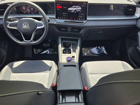 Certified 2026 Volkswagen Tiguan SE w/ Panoramic Sunroof Package FWD image 13