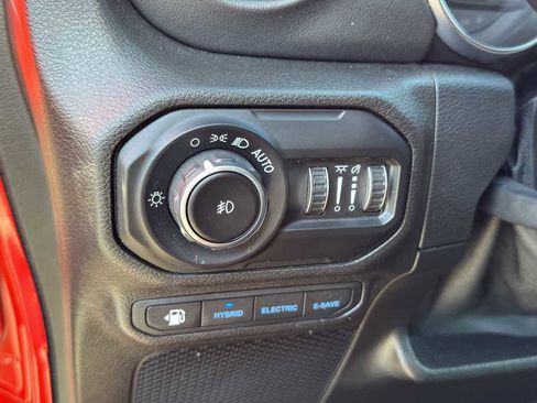 Used 2021 Jeep Wrangler Unlimited Sahara image 31