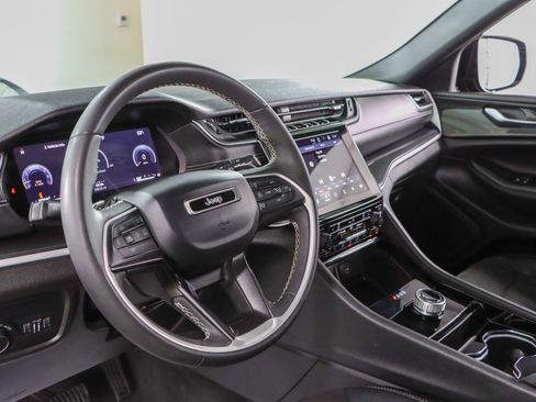 Used 2023 Jeep Grand Cherokee Altitude image 22