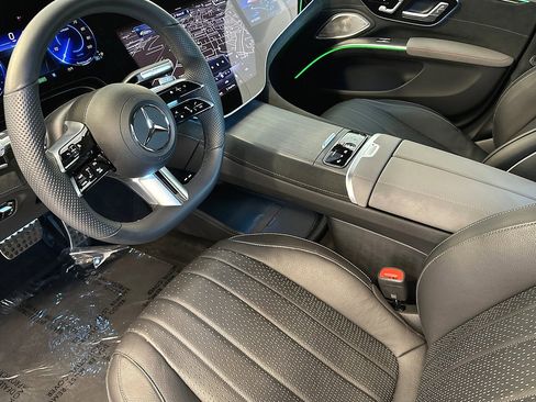 Used 2022 Mercedes-Benz EQS 580 4MATIC Sedan image 16