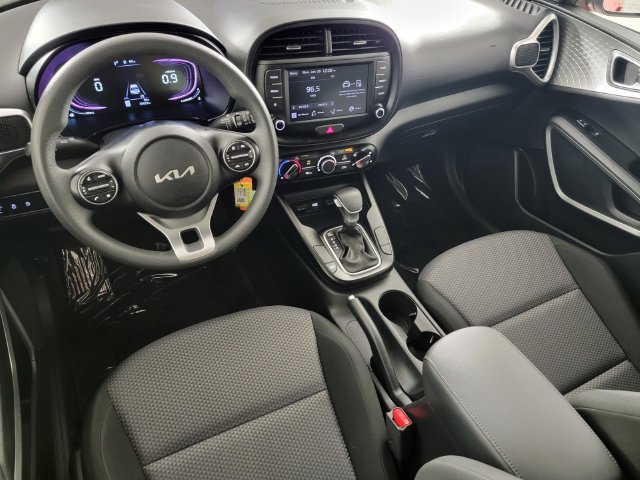 Used 2025 Kia Soul LX w/ LX Technology Package FWD image 30