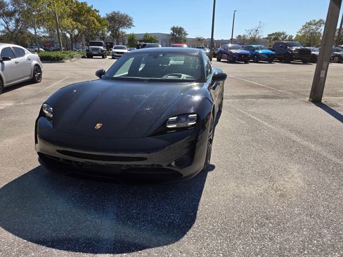 Used 2022 Porsche Taycan Base image 9