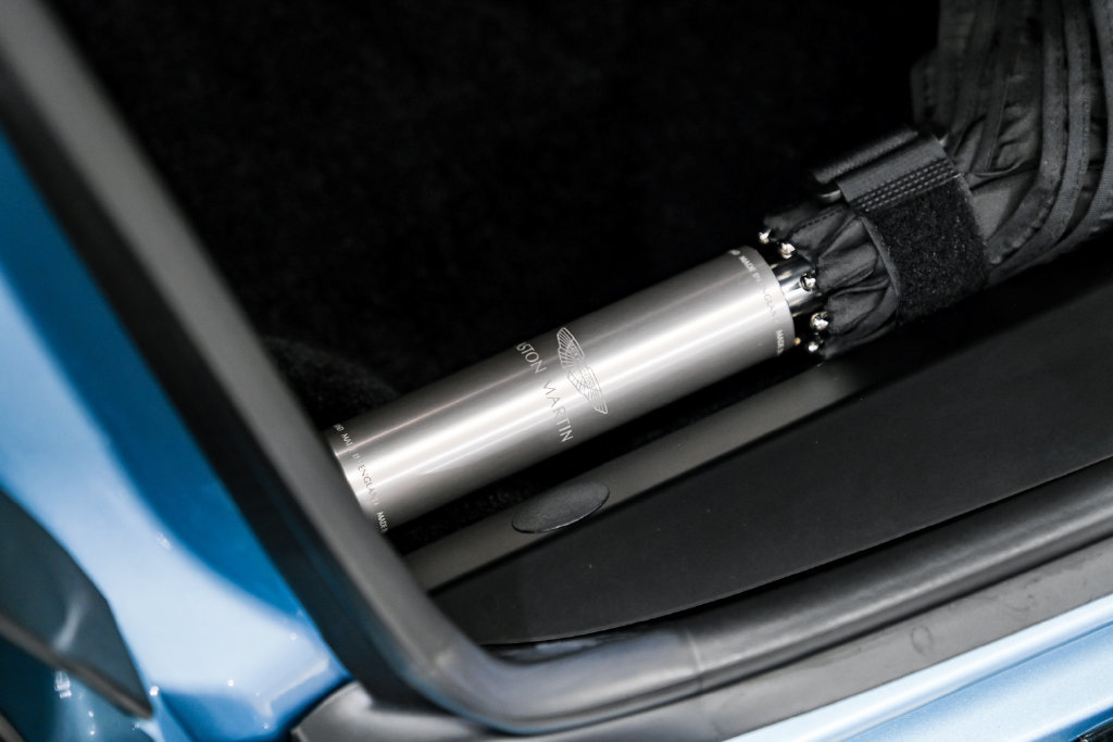 Used 2025 Aston Martin Vanquish RWD image 59